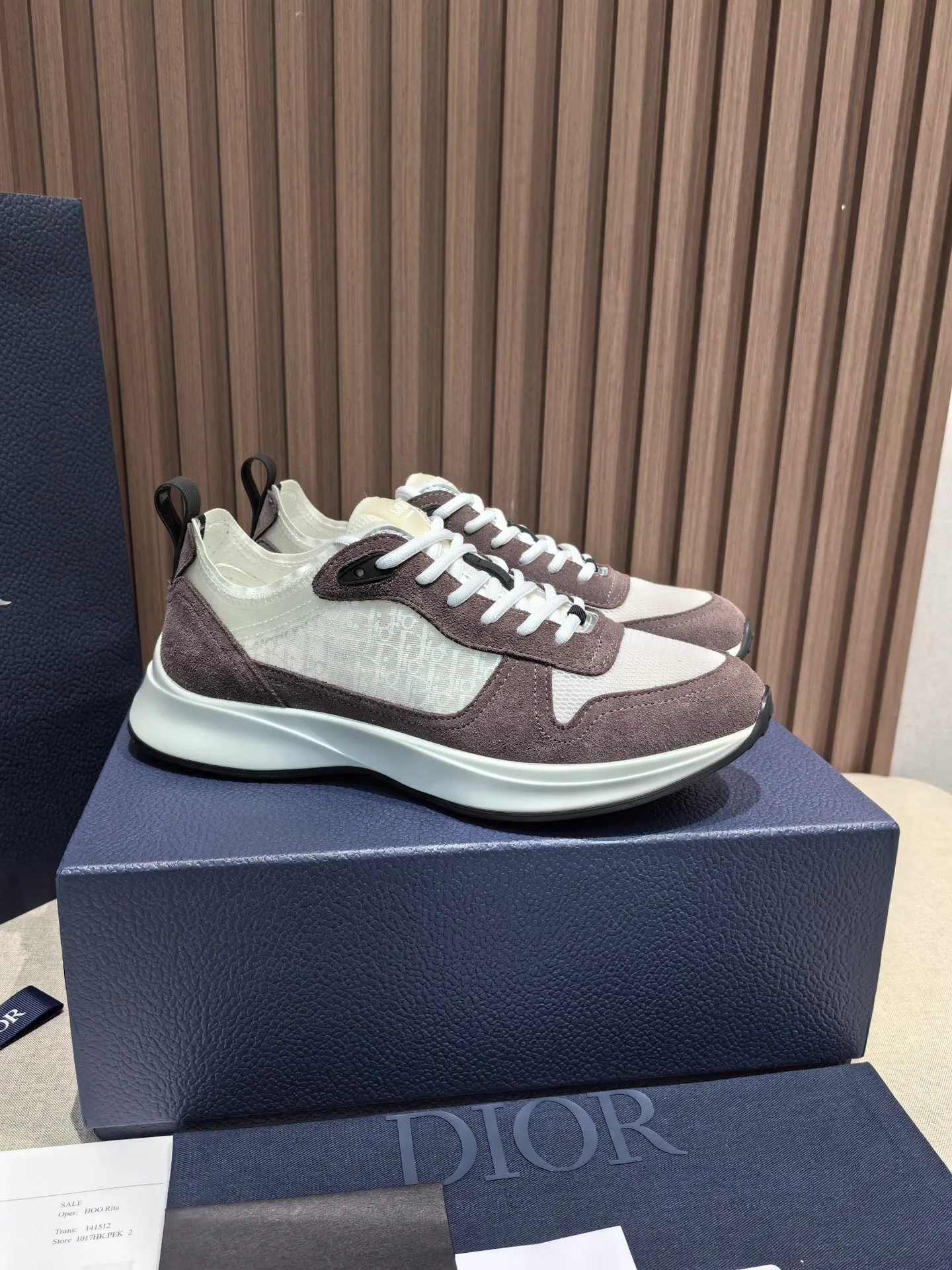Factory price: 440💰 🔍Top purchasing agent🇮🇹 Dior's super-popular sports shoes, popular for street men, are synchronized with the new product counters. The uppers are made of Italian original imported cowhide and matched with D's customized fabrics. It is a must-have for fashionistas. The complex craftsmanship is perfectly reproduced. Imported soft cowhide foot pads, soles: original soles specially provided by the original factory, exclusive movable molded soles are super comfortable, original factory follow-up goods, 🔍🔍high quality, you can enter and exit the counter at will, welcome to compare, code number 38-45 (46 can be customized and cannot be returned or exchanged)